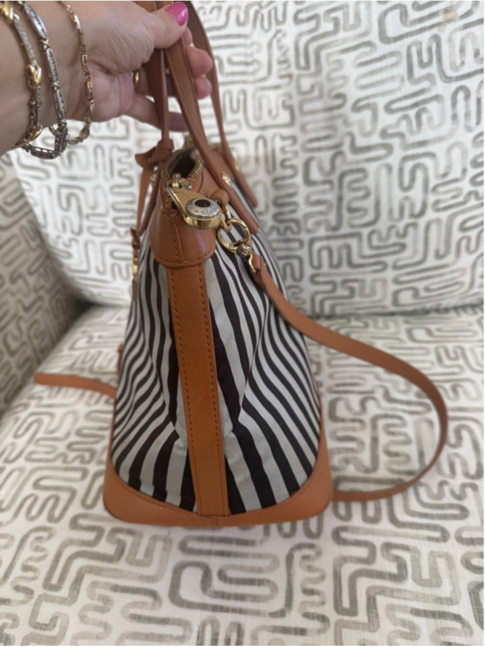 Henri Bendel Satchel with crossbody strap Brown & White Striped - Picture 3 of 15